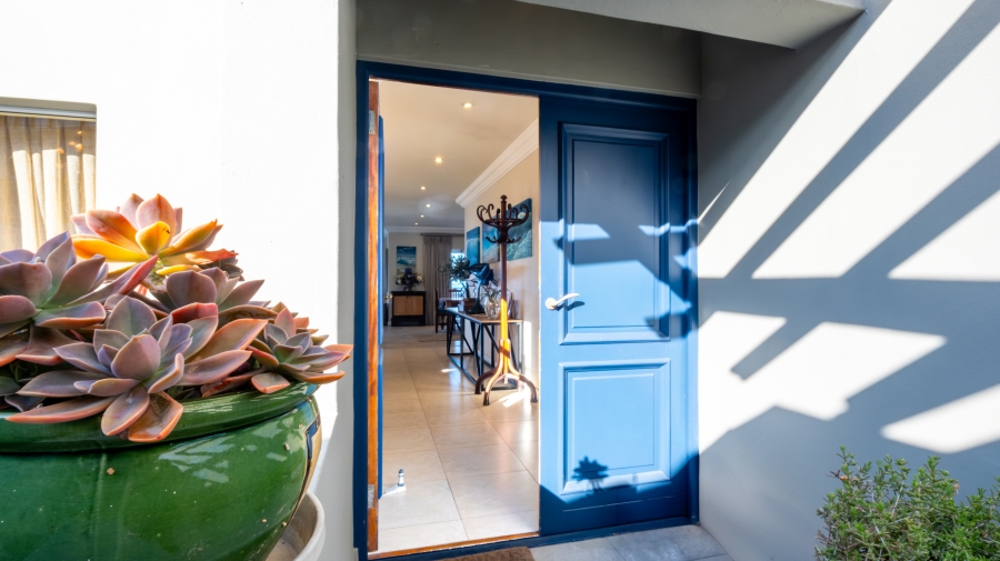 7 Bedroom Property for Sale in Beacon Isle Western Cape